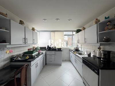 Apartamento de 3 alcobas en venta en Los Rosales, Bogotá, 251 m² · foto 6 de 15