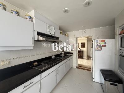 Apartamento de 3 alcobas en venta en Los Rosales, Bogotá, 251 m² · foto 8 de 15