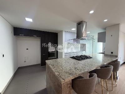 Apartamento de 3 alcobas en venta en Santa Barbara Occidental, Bogotá, 159 m² · foto 4 de 15