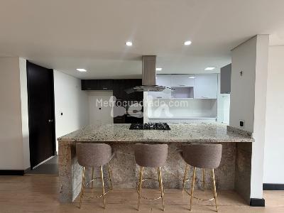 Apartamento de 3 alcobas en venta en Santa Barbara Occidental, Bogotá, 159 m² · foto 5 de 15