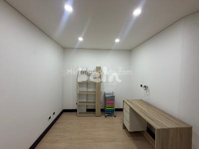 Apartamento de 3 alcobas en venta en Santa Barbara Occidental, Bogotá, 159 m² · foto 8 de 15