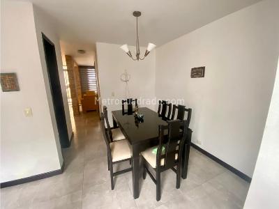 Casa de 3 alcobas en venta en La Carola, Manizales, 84 m² · foto 2 de 12