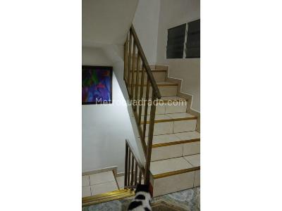 Casa de 5 alcobas en venta en Castilla Nuevo Terminal, Manizales, 216 m² · foto 6 de 20
