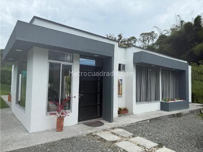 Casa de 3 alcobas en venta en Kilometro 47, Manizales, 103 m² · foto 9 de 20