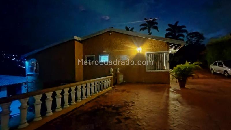 4BR Finca in El Noral (4200 m²) - 4
