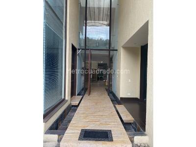 Casa de 5 alcobas en venta en San Jose De Bavaria, Bogotá, 585 m² · foto 2 de 15