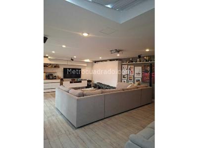 Casa de 3 alcobas en venta en Santa Barbara Alta, Bogotá, 387 m² · foto 3 de 12