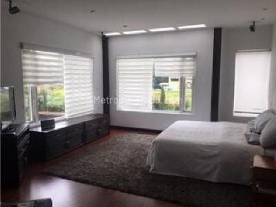 Casa de 3 alcobas en venta en Santa Barbara Alta, Bogotá, 387 m² · foto 10 de 12