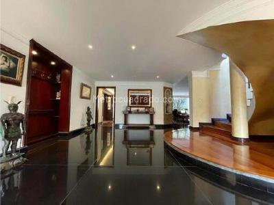 Casa de 4 alcobas en venta en Santa Ana Oriental, Bogotá, 620 m² · foto 3 de 20
