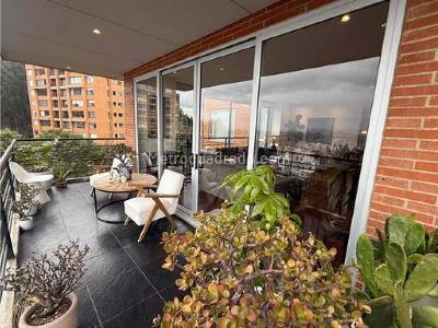 Apartamento de 3 alcobas en venta en Chapinero Alto, Bogotá, 200 m² · foto 3 de 20