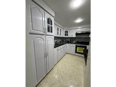 Apartamento de 3 alcobas en venta en Santa Barbara Central, Bogotá, 145 m² · foto 8 de 20
