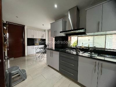 Casa de 4 alcobas en venta en Altos De Sotileza, Bogotá, 238 m² · foto 5 de 20