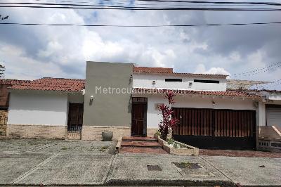 Casa de 5 alcobas en venta en Tejares Cristales, Cali, 396 m² · foto 2 de 13