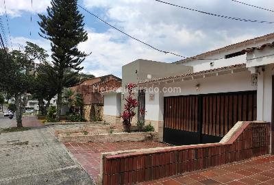 Casa de 5 alcobas en venta en Tejares Cristales, Cali, 396 m² · foto 3 de 13