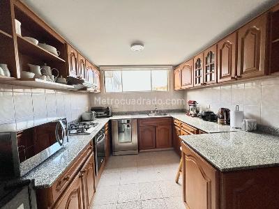 Apartamento de 3 alcobas en venta en Santa Barbara Central, Bogotá, 159 m² · foto 8 de 20