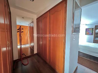 Apartamento de 3 alcobas en venta en Santa Barbara Central, Bogotá, 159 m² · foto 16 de 20