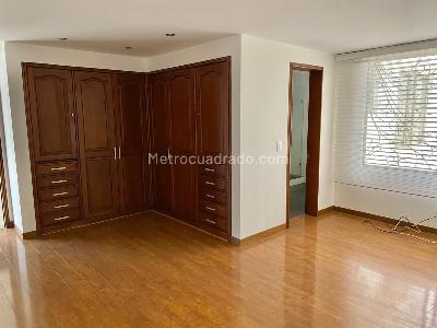 Apartamento de 4 alcobas en venta en San Patricio, Bogotá, 275 m² · foto 3 de 19