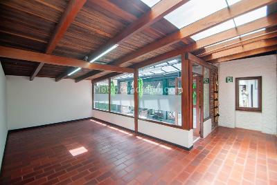 Casa de 5 alcobas en venta en Quinta Camacho, Bogotá, 600 m² · foto 7 de 9