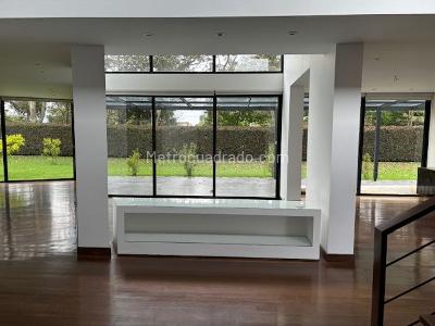 Casa de 5 alcobas en arriendo en Hacienda San Simon, Chía, 1365 m² · foto 2 de 13