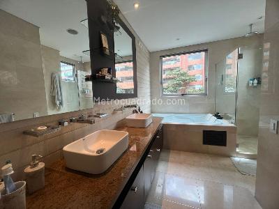 Apartamento de 3 alcobas en venta en Los Rosales, Bogotá, 300 m² · foto 8 de 20