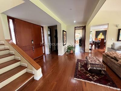 Casa de 3 alcobas en arriendo en Condominio San Sebastian, Chía, 326 m² · foto 2 de 8