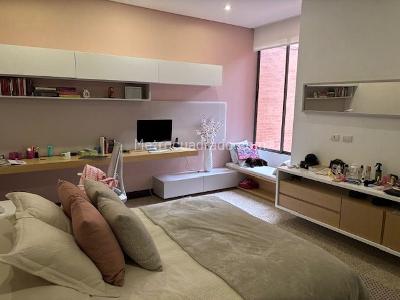 Apartamento de 3 alcobas en venta en Santa Barbara Alta Usaquen, Bogotá, 307 m² · foto 5 de 9