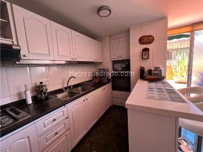 Apartamento de 3 alcobas en venta en Chico Navarra, Bogotá, 146 m² · foto 11 de 20