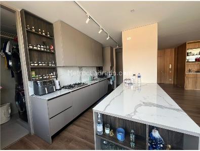 Apartamento de 3 alcobas en venta en El Virrey, Bogotá, 228 m² · foto 8 de 17