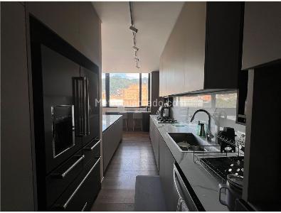 Apartamento de 3 alcobas en venta en El Virrey, Bogotá, 228 m² · foto 9 de 17
