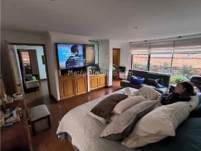 Apartamento de 4 alcobas en venta en Chico Navarra, Bogotá, 400 m² · foto 3 de 20
