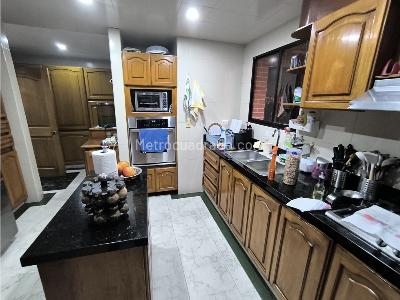 Apartamento de 4 alcobas en venta en Chico Navarra, Bogotá, 400 m² · foto 7 de 20