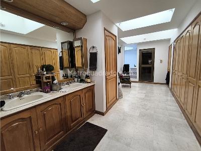 Apartamento de 4 alcobas en venta en Chico Navarra, Bogotá, 400 m² · foto 15 de 20