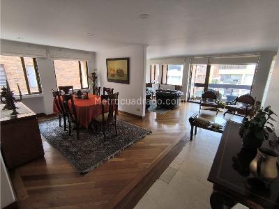 Apartamento de 3 alcobas en venta en Chico Navarra, Bogotá, 170 m² · foto 3 de 18