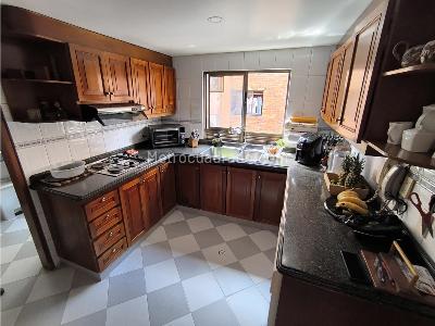 Apartamento de 3 alcobas en venta en Chico Navarra, Bogotá, 170 m² · foto 11 de 18