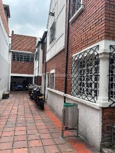 Casa de 5 alcobas en venta en Teusaquillo, Bogotá, 433 m² · foto 2 de 3