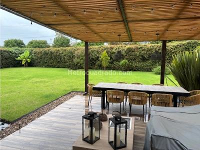 Casa de 4 alcobas en venta en Guaymaral, Bogotá, 308 m² · foto 2 de 14