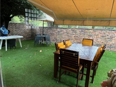 Casa de 3 alcobas en venta en Niza, Bogotá, 450 m² · foto 2 de 11