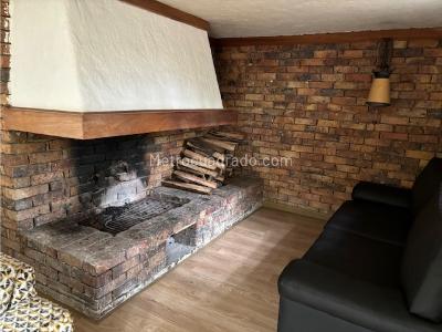 Casa de 3 alcobas en venta en Niza, Bogotá, 450 m² · foto 9 de 11