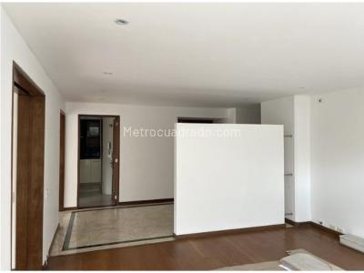Apartamento de 3 alcobas en venta en Los Rosales, Bogotá, 221 m² · foto 2 de 10