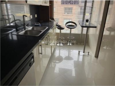 Apartamento de 3 alcobas en venta en Los Rosales, Bogotá, 221 m² · foto 3 de 10