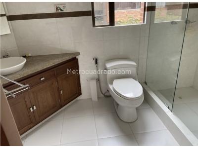Apartamento de 3 alcobas en venta en Los Rosales, Bogotá, 221 m² · foto 4 de 10