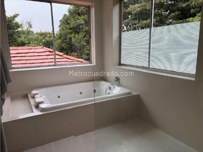 Casa de 4 alcobas en venta en Guaymaral, Bogotá, 419 m² · foto 17 de 18