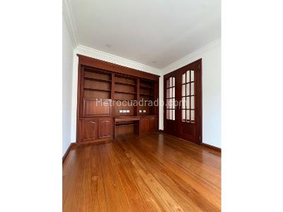 Apartamento de 3 alcobas en venta en Chico Reservado, Bogotá, 225 m² · foto 3 de 13