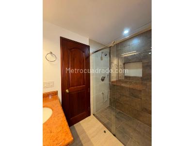 Apartamento de 3 alcobas en venta en Chico Reservado, Bogotá, 225 m² · foto 9 de 13