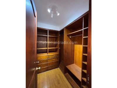 Apartamento de 3 alcobas en venta en Chico Reservado, Bogotá, 225 m² · foto 10 de 13