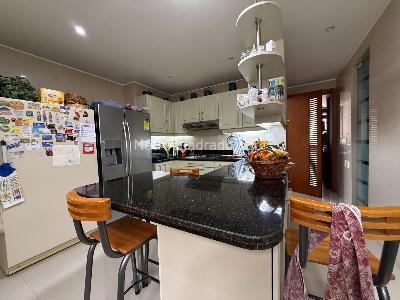 Apartamento de 3 alcobas en venta en Santa Barbara Central, Bogotá, 309 m² · foto 6 de 20