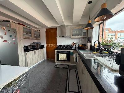 Apartamento de 3 alcobas en venta en Chico Iii, Bogotá, 200 m² · foto 8 de 20