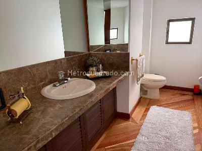 Apartamento de 3 alcobas en venta en Chico Iii, Bogotá, 200 m² · foto 10 de 20