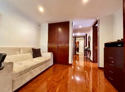 Apartamento de 3 alcobas en venta en La Calleja, Bogotá, 227 m² · foto 2 de 11
