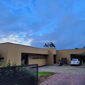 Casa de 3 alcobas en venta en Santiamen Condominio Sikasue, La Calera, 450 m² · foto 3 de 11